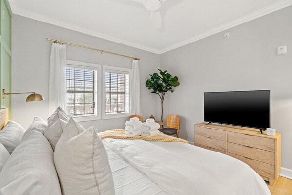 Studio, 1 King Bed (Village of SoWal B203)