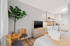 Studio, 1 King Bed (Village of SoWal B203)