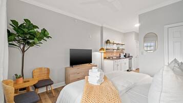 Studio, 1 King Bed (Village of SoWal B203)