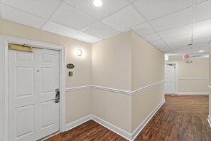 Studio, 1 King Bed (Village of SoWal B203) | Interior