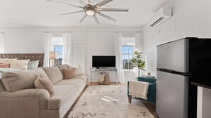 Studio, Mehrere Betten (Village of SoWal B483) | Wohnbereich
