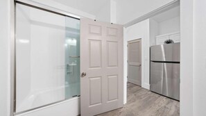 Studio, 1 King Bed (Inn at Seacrest Beach 408) | Interior