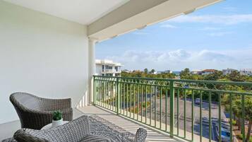 Studio, 1 King Bed (Inn at Seacrest Beach 408) | Property grounds