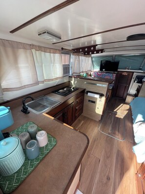 Fridge, stovetop, coffee/tea maker, toaster