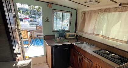 Super-Cozy boat in Key West!