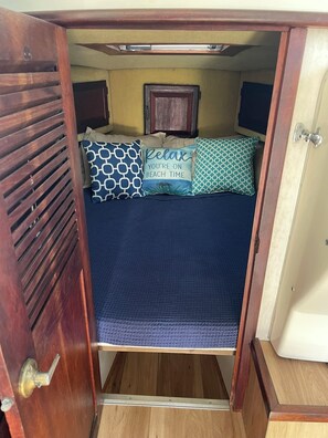 1 bedroom, Internet, bed sheets - Super-Cozy boat in Key West! (Key West)