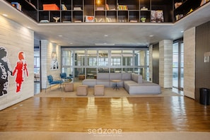 Apartamento básico | Saguão