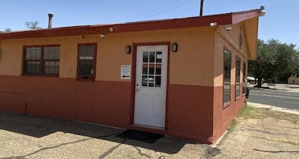 DELUXE INN