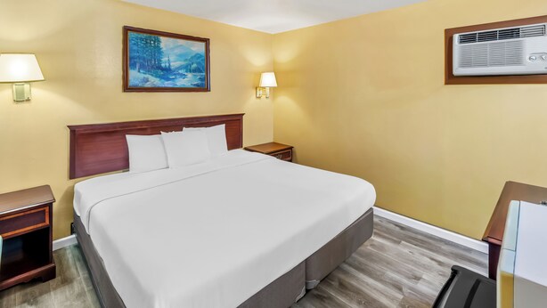 Unclassified image, 1 of 22, button - Rodeway Inn (Post)