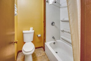 Handtücher, Seife, Shampoo, Toilettenpapier