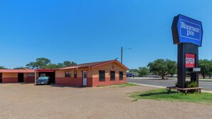 Unclassified image, 4 of 22, button - Rodeway Inn (Post)