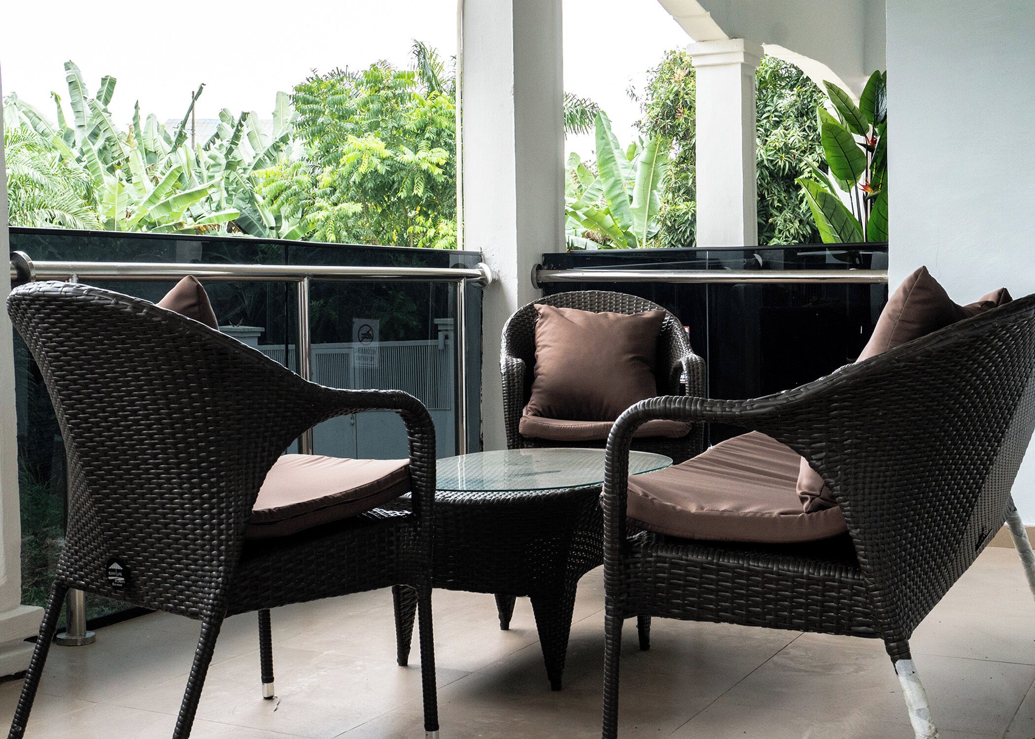 المنطقة المحيطة بالمنشأة