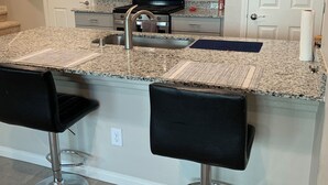 Micro-ondas, fogão, cooktop, lava-louças