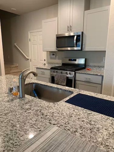 3-bedroom house in lovely North Las Vegas with attached garage