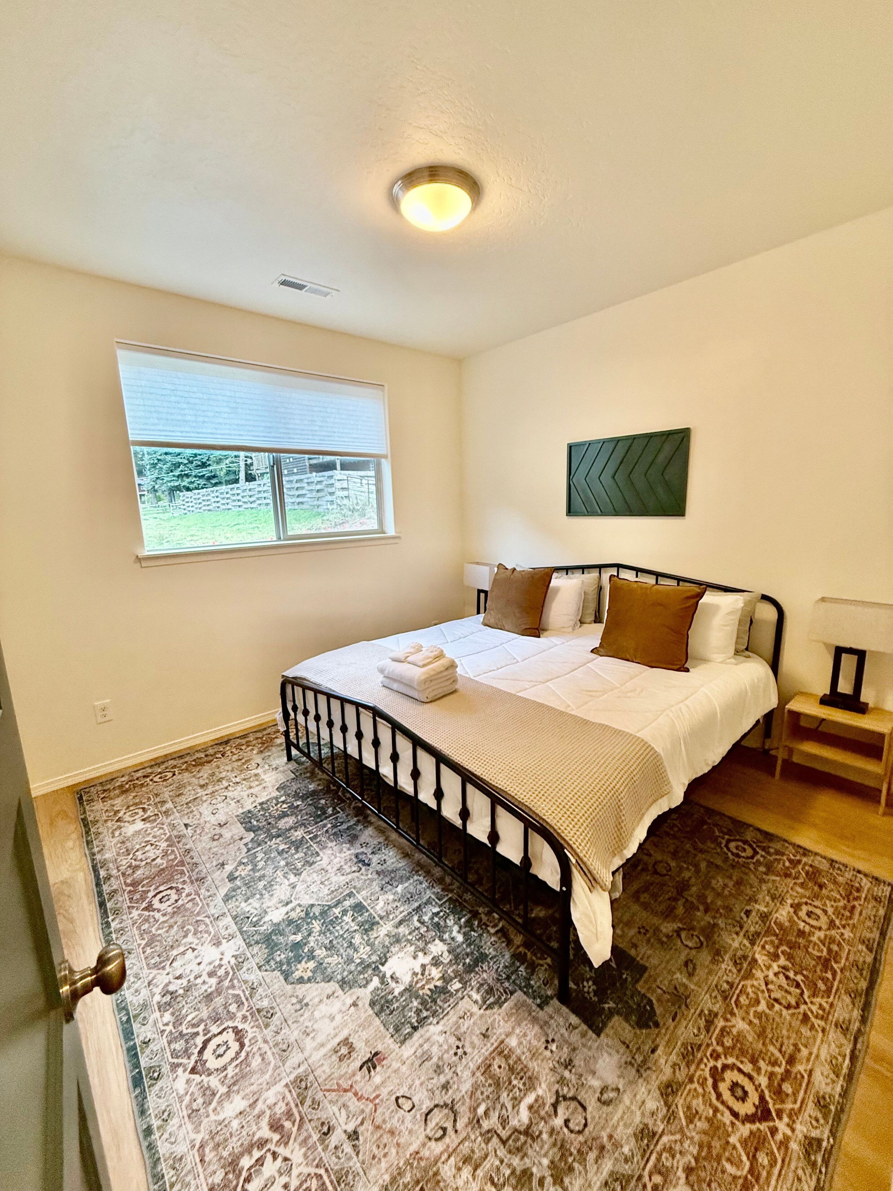 3 室のベッドルーム、アイロン / アイロン台、WiFi、ベッドシーツ