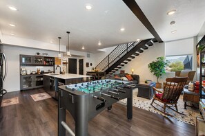 Games room - Chic & Modern Spacious Downtown Loft w/Free Secured Parking, Balcony, Near TRX (Salt Lake City)