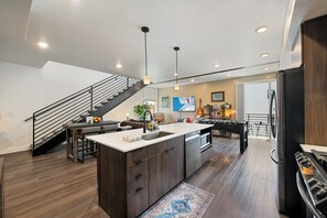 Interior - Chic & Modern Spacious Downtown Loft w/Free Secured Parking, Balcony, Near TRX (Salt Lake City)