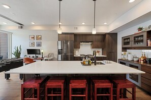 Microwave, oven, stovetop, dishwasher - Chic & Modern Spacious Downtown Loft w/Free Secured Parking, Balcony, Near TRX (Salt Lake City)