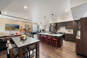 Interior - Chic & Modern Spacious Downtown Loft w/Free Secured Parking, Balcony, Near TRX (Salt Lake City)