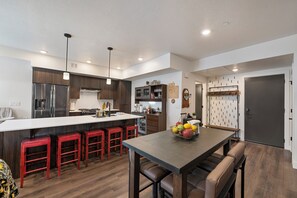 Microwave, oven, stovetop, dishwasher - Chic & Modern Spacious Downtown Loft w/Free Secured Parking, Balcony, Near TRX (Salt Lake City)