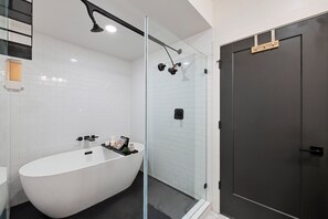 Hair dryer, towels, soap, toilet paper - Chic & Modern Spacious Downtown Loft w/Free Secured Parking, Balcony, Near TRX (Salt Lake City)