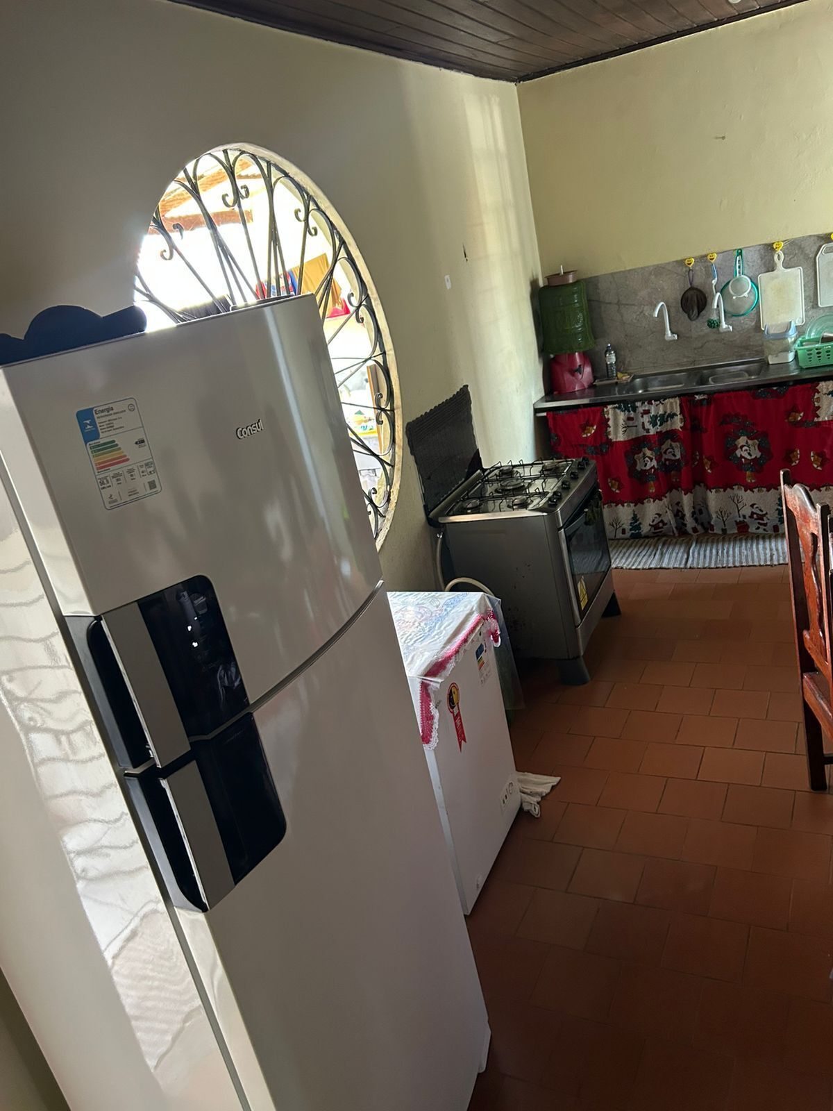 Jääkaappi, uuni, liesi, tehosekoitin