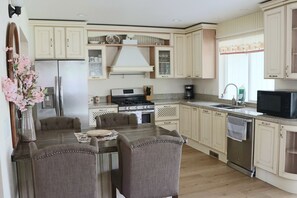 Mikrowelle, Ofen, Herdplatte, Geschirrspüler