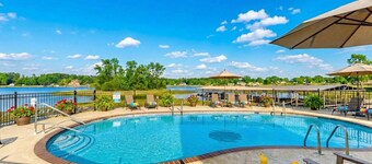 Dragonfly Oasis: Lake Views, Pool, Tennis