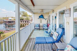 Property grounds - Lakefront, jetted tub, dock, fireplace (Hot Springs)