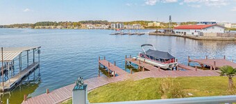 Lakeview Luxury in Hot Springs