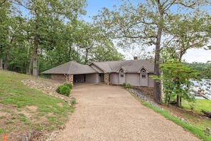 Exterior - Lakefront! Sleeps 17, Dock, Hot Tub, Pets, Fireplace/Pit (Hot Springs)