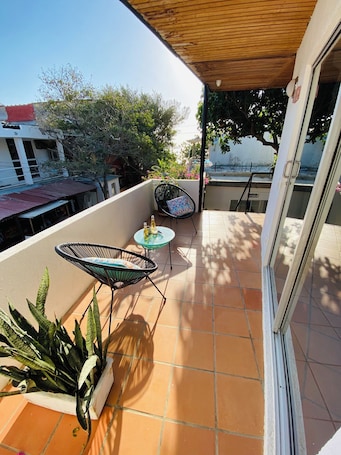 Deluxe Studio, Balcony, City View | Terrace/patio