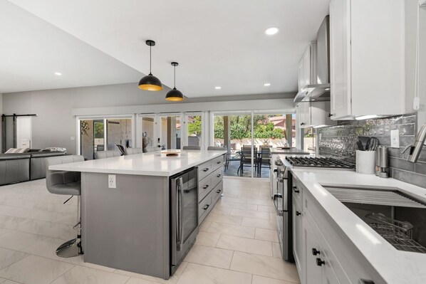 Fridge, microwave, oven, stovetop - 3BR Modern Home Palm Desert by GPM (Palm Desert)