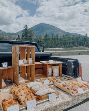 Free daily full breakfast - Wilder Lodge (Fairmont Hot Springs)