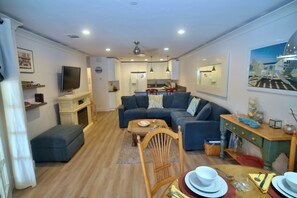 Smart TV - Cozy 1-Bedroom Condo in beautiful Palm Springs with fitness room, AC (Palm Springs)