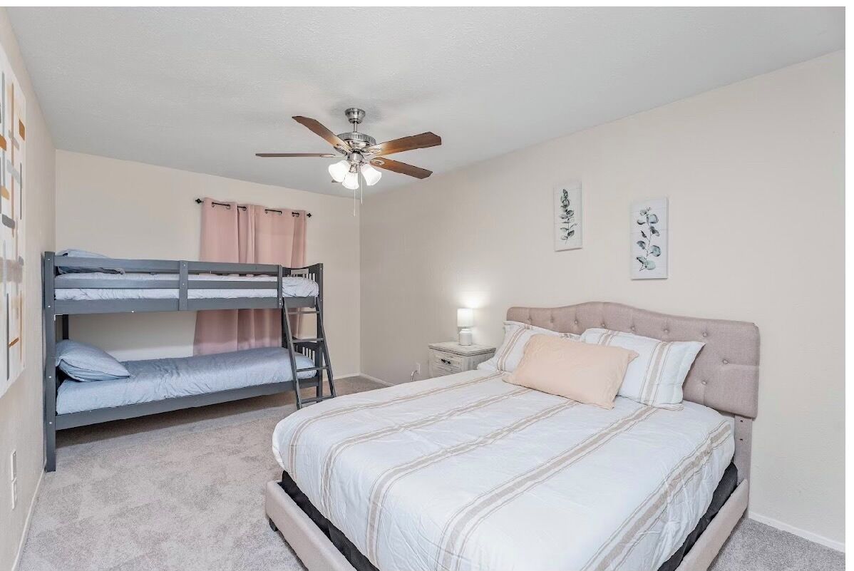 3 室のベッドルーム、アイロン / アイロン台、WiFi (無料)、ベッドシーツ