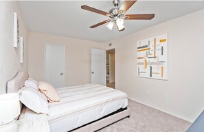 3 عدّة غرف نوم ومكواة/لوح كي وواي فاي مجانًا وملاءات أسرّة