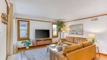 Téléviseur, foyer, bureau