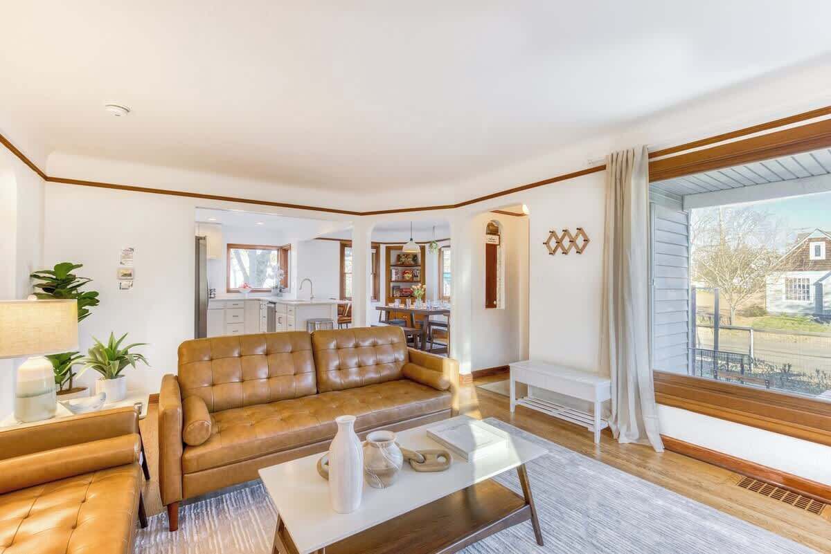 TV, fireplace, offices