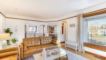 TV, fireplace, offices