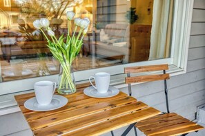 Outdoor dining - Mocks Crest Oasis- 5BD/2BA- Arbor Lodge Getaway (Portland)