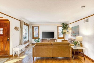 Mocks Crest Oasis- 5BD/2BA- Arbor Lodge Getaway