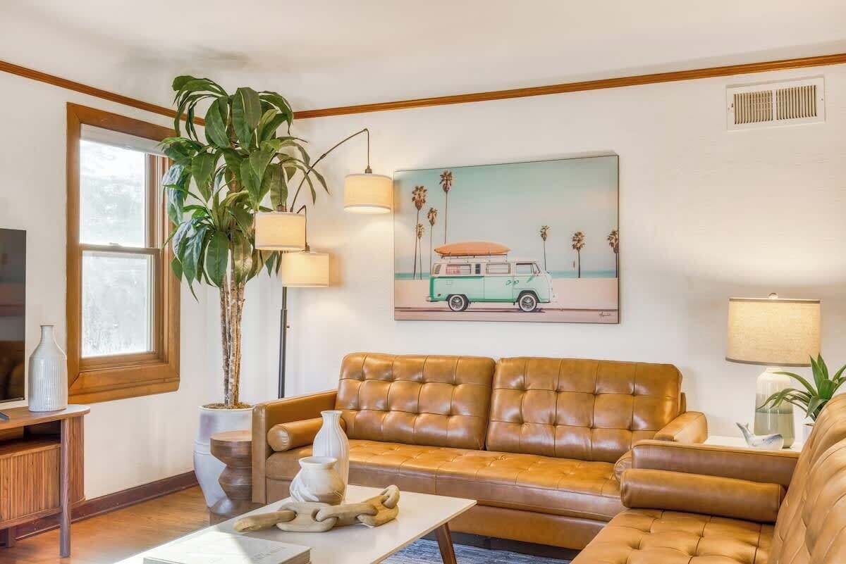 TV, fireplace, offices