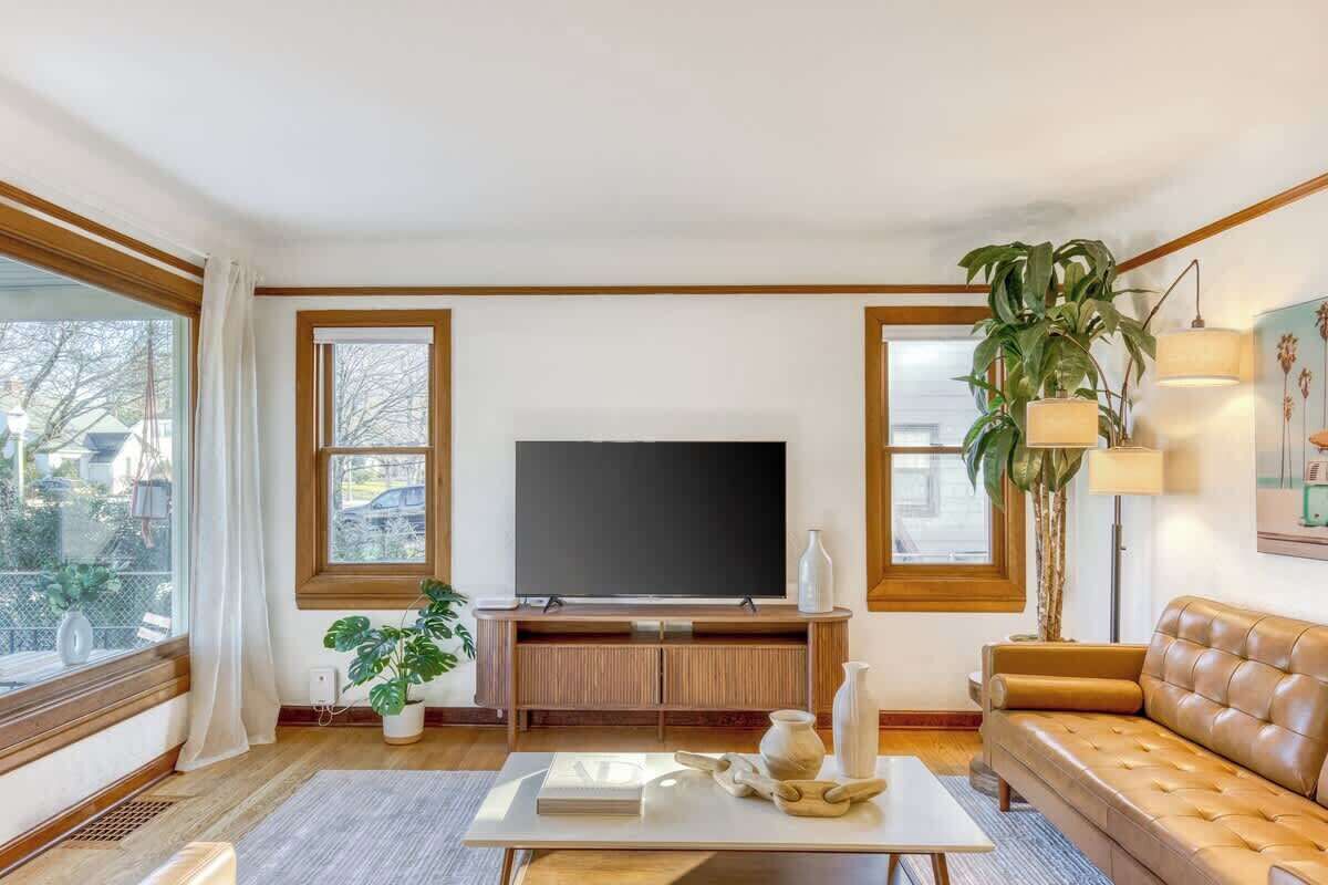 TV, fireplace, offices