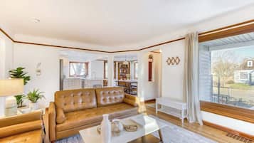 TV, fireplace, offices