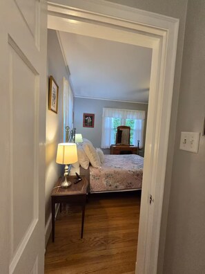 5 habitaciones, escritorio, tabla de planchar con plancha y wifi gratis