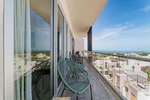 Property grounds - PH RIVA, 300m with ocean and beach view. (Puerto Cancun)
