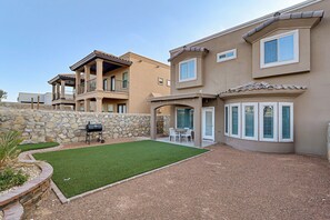 Exterior - Dos Palmas Home / Modern 3BR Townhome w/ Garage (El Paso)