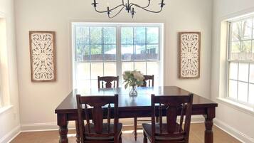 Rumah, Beberapa Tempat Tidur, akses ke kolam renang, pemandangan kolam renang (Aqua Dream) | Tempat makan