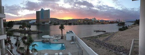Snowbird Riverfront Condo across from the Laughlin Casinos- MONTHLY RENTAL